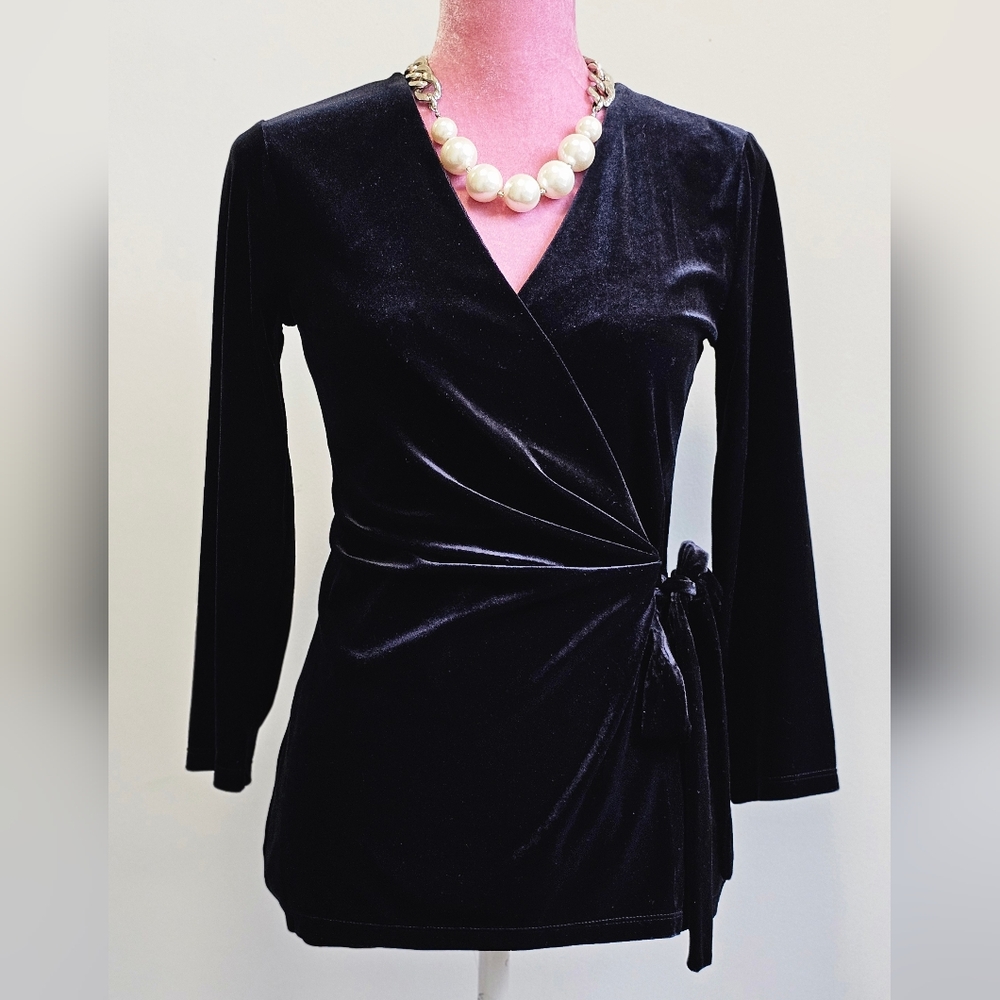 Anne Klein velvet wrap long sleeve top. Size Small